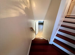 2456 Rolling Plains Dr in Herndon, VA - Building Photo - Building Photo