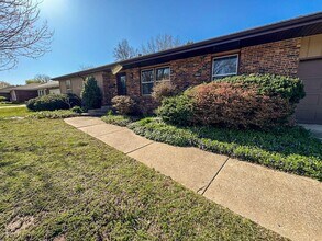 2238 E Raynell St in Springfield, MO - Building Photo - Building Photo