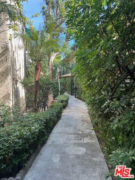 10540 Balboa Blvd in Los Angeles, CA - Building Photo - Building Photo