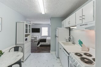 216 Rose Ln in Panama City Beach, FL - Foto de edificio - Building Photo