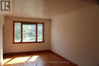 16 Clairlea Crescent in Toronto, ON - Building Photo - Building Photo