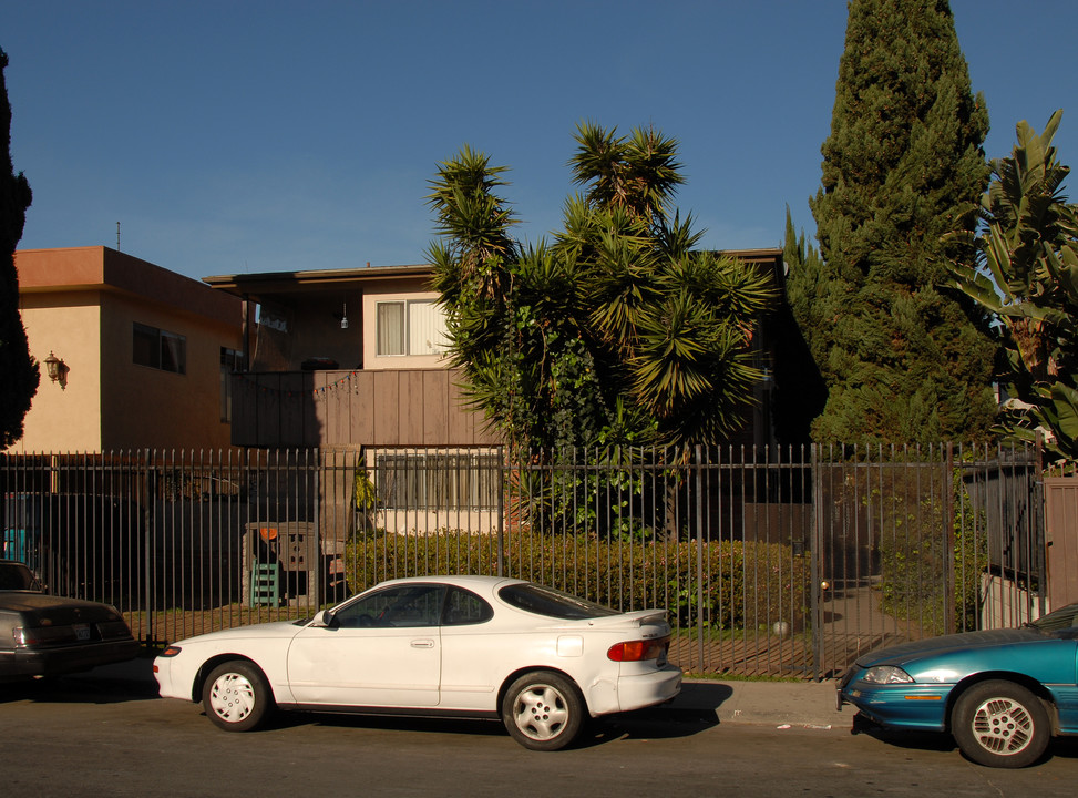 2025 Chariton St in Los Angeles, CA - Building Photo