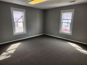 621 E Main St in Lancaster, OH - Building Photo - Building Photo