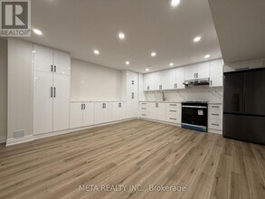 27 Belay Bnd in East Gwillimbury, ON - Building Photo - Building Photo