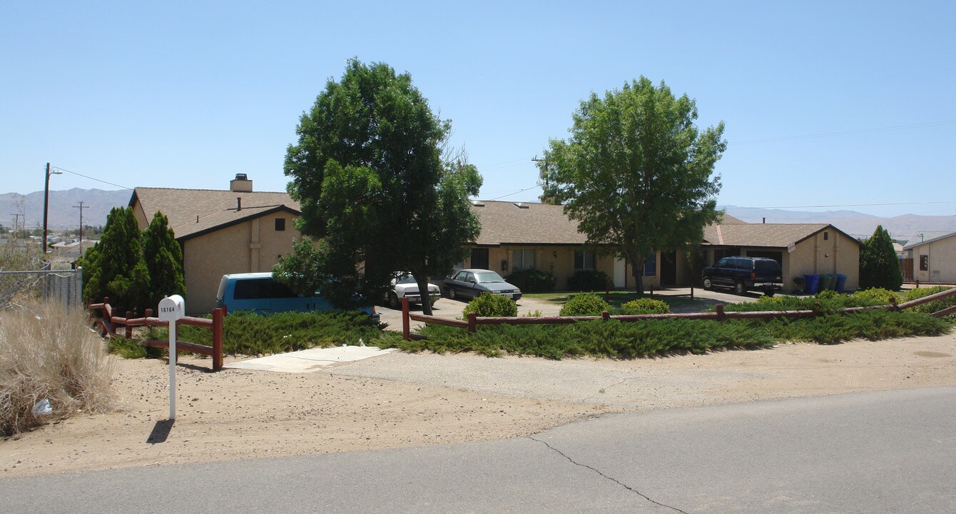 16145 Serrano Rd in Apple Valley, CA - Building Photo