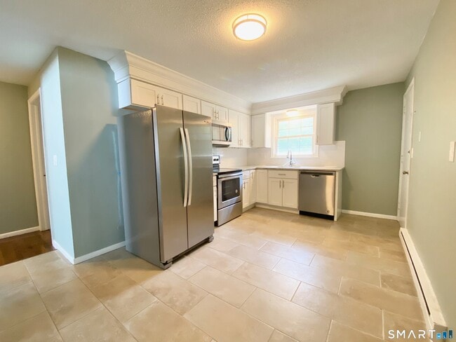 24 College St in Clinton, CT - Building Photo - Building Photo