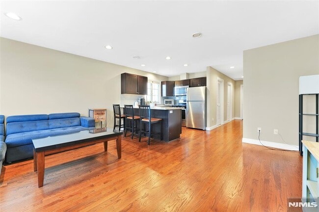 210 Hackensack St in Wood Ridge, NJ - Building Photo - Building Photo