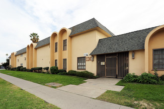 130 W Winston Rd in Anaheim, CA - Building Photo - Building Photo