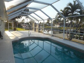 1934 Everest Pkwy in Cape Coral, FL - Foto de edificio - Building Photo