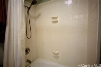 2345 Ala Wai Blvd in Honolulu, HI - Foto de edificio - Building Photo