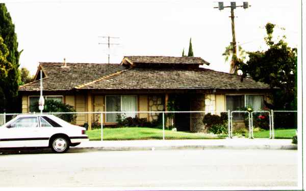 7901 Ellis in Huntington Beach, CA - Foto de edificio