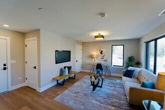 Townhomes at Pointe Drive in Northbrook, IL - Building Photo - Building Photo