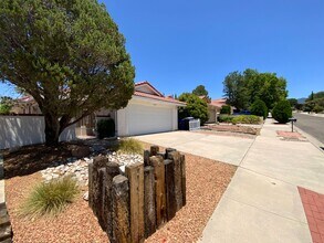 10327 Casador Del Oso NE in Albuquerque, NM - Building Photo - Building Photo