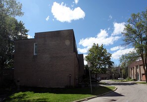 47 Lexington Ave in Toronto, ON - Building Photo