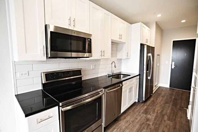 3833 N Broadway in Chicago, IL - Building Photo - Building Photo