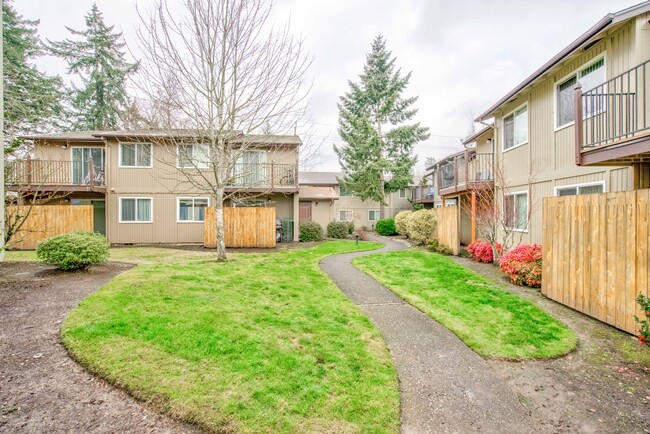 Cedar Crest Apartments in Salem, OR - Foto de edificio - Building Photo