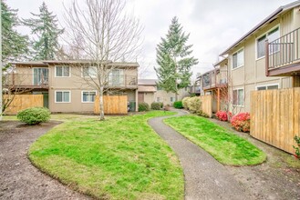 Cedar Crest apartments in Salem, OR - Building Photo - Building Photo