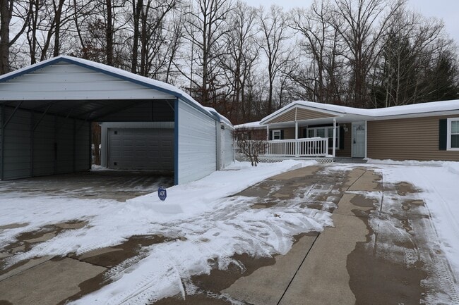 922 Moss Oak Ct in North Vernon, IN - Building Photo - Building Photo