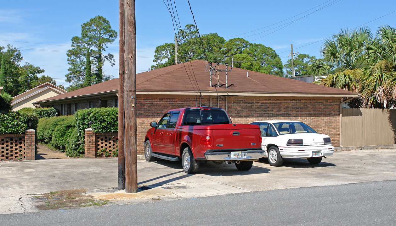 925-929 Florida Ave in Lynn Haven, FL - Building Photo