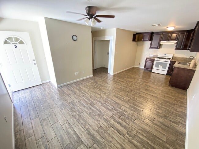 410 Real Rd in Bakersfield, CA - Building Photo - Building Photo