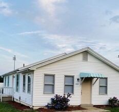 206 2nd St in Colonial Beach, VA - Foto de edificio - Building Photo