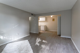 Creekside Village in San Bernardino, CA - Building Photo - Interior Photo