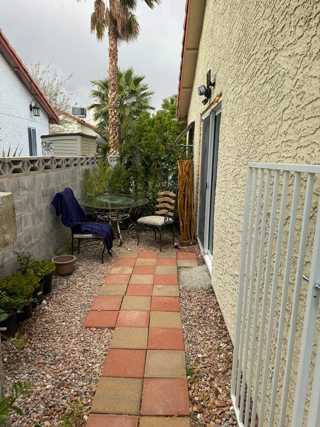 6604 Dry Breeze Ct, Unit Guest home villa in Las Vegas, NV - Building Photo - Building Photo