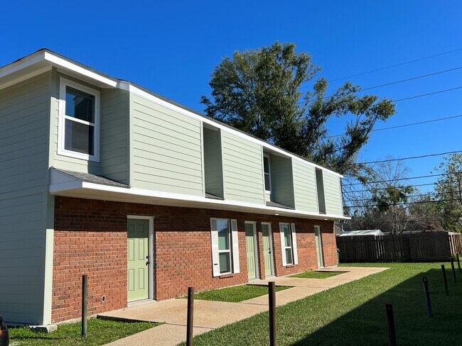 1204 Cambridge Dr in La Place, LA - Building Photo - Building Photo