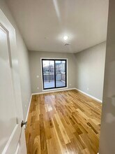 295 Broadway in Bayonne, NJ - Foto de edificio - Building Photo