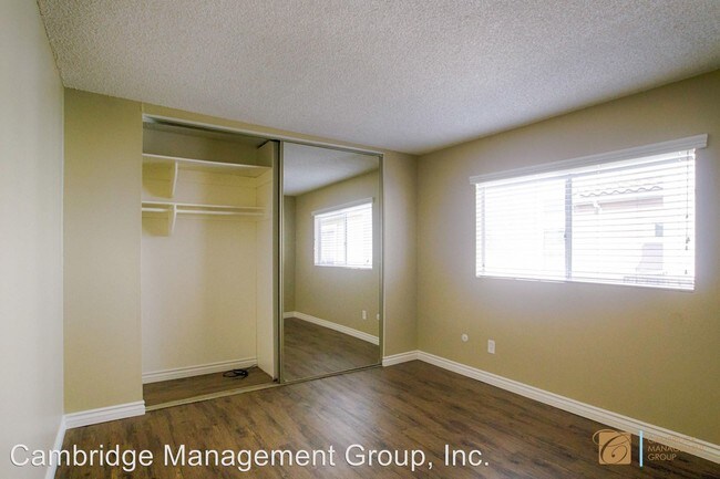 1550 Hornblend St in San Diego, CA - Building Photo - Building Photo