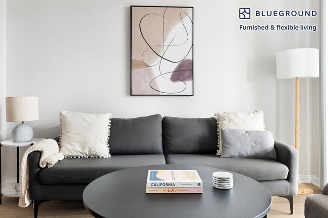 8700 Pershing Dr, Unit FL2-ID1431 in Los Angeles, CA - Foto de edificio - Building Photo