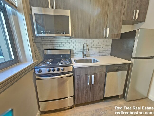 11 Peterborough St, Unit 8 in Boston, MA - Building Photo - Building Photo