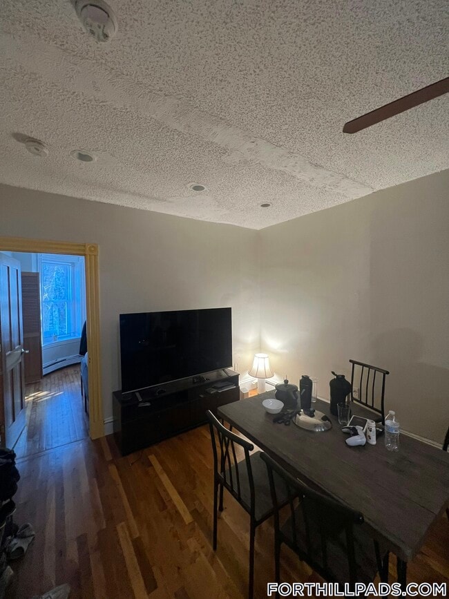 127 Cedar St, Unit 1 in Boston, MA - Building Photo - Building Photo