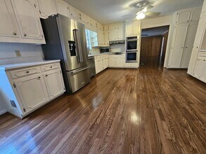 1181 Lake Shore Cir in Gainesville, GA - Building Photo - Building Photo