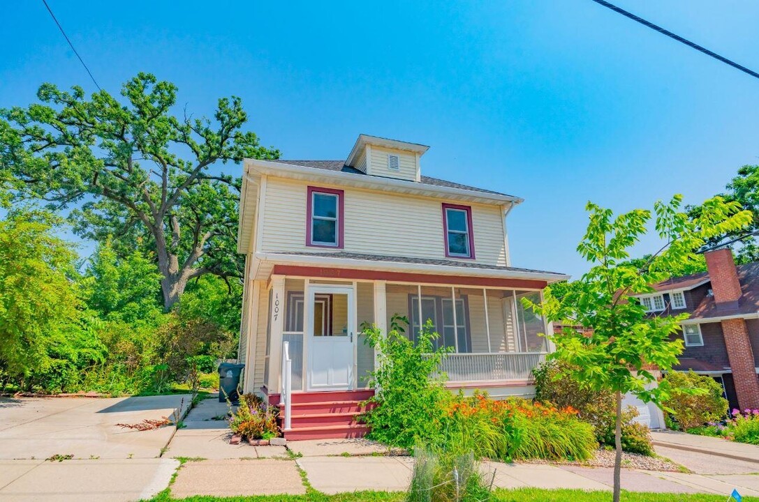 1007 Edgewood Ave in Madison, WI - Building Photo