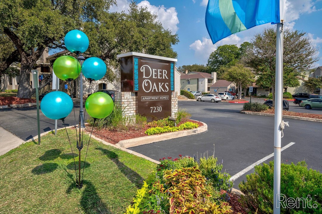 Deer Oaks Apartments in San Antonio, TX - Building Photo