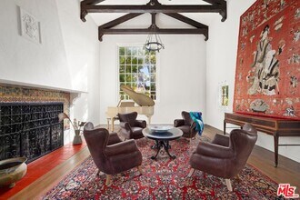 311 Amalfi Dr in Santa Monica, CA - Building Photo - Building Photo