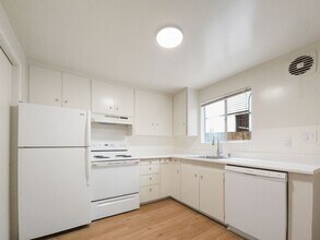 2020 Eastlake Ave E in Seattle, WA - Building Photo - Building Photo