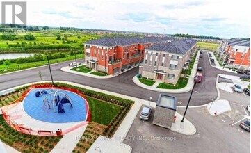 200-200 Lagerfeld Dr in Brampton, ON - Building Photo - Building Photo