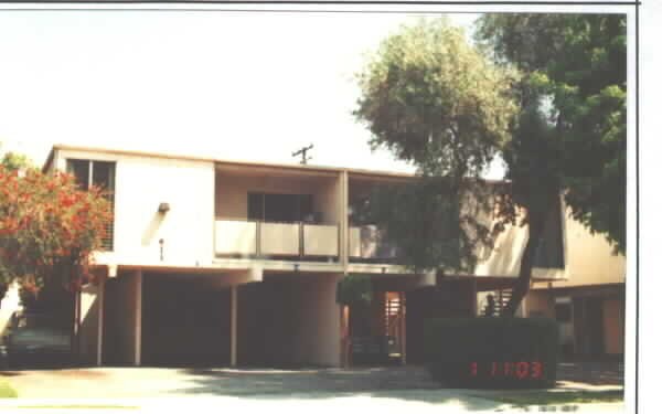 611 E Lime Ave in Azusa, CA - Building Photo