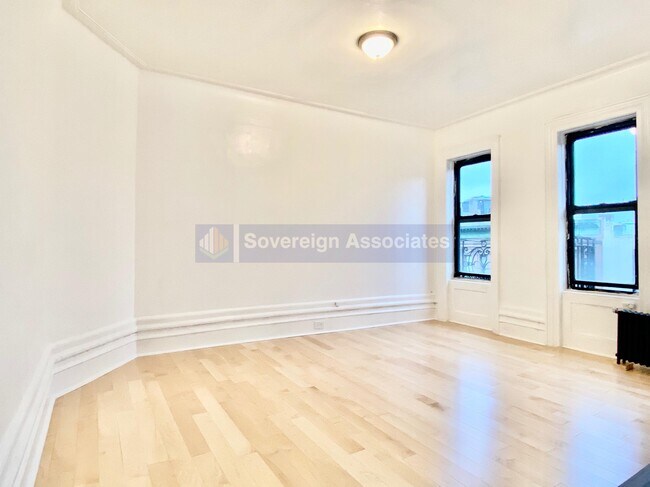 201 W 105th St in New York, NY - Building Photo - Building Photo
