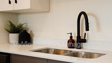 355 Clareview Station Dr NW in Edmonton, AB - Building Photo - Building Photo