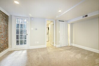 633 C St NE, Unit Downstairs in Washington, DC - Building Photo - Building Photo