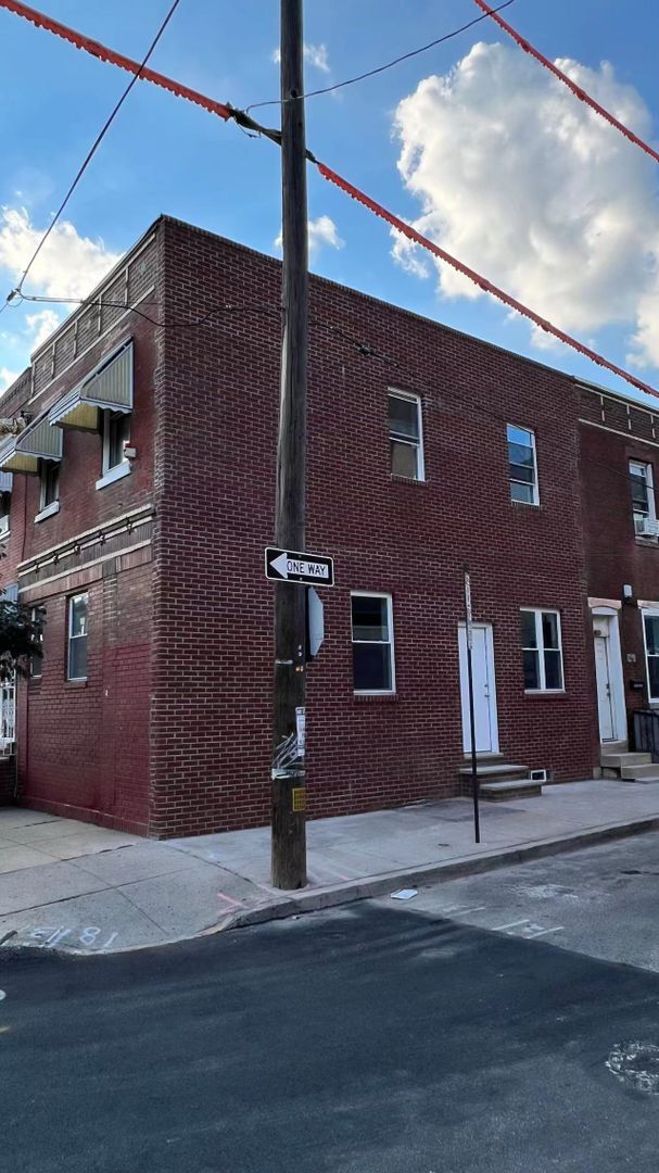 1815 Tasker St in Philadelphia, PA - Building Photo - Building Photo