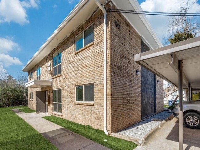 1201 N Austin St, Unit 5601-1A in Denton, TX - Building Photo - Building Photo