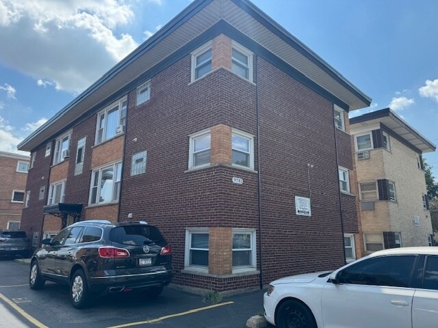 9781 Ivanhoe Ave in Schiller Park, IL - Building Photo