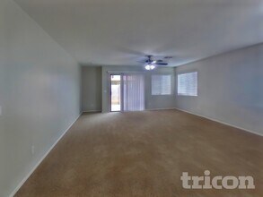 3728 W Fremont Rd. in Phoenix, AZ - Foto de edificio - Building Photo