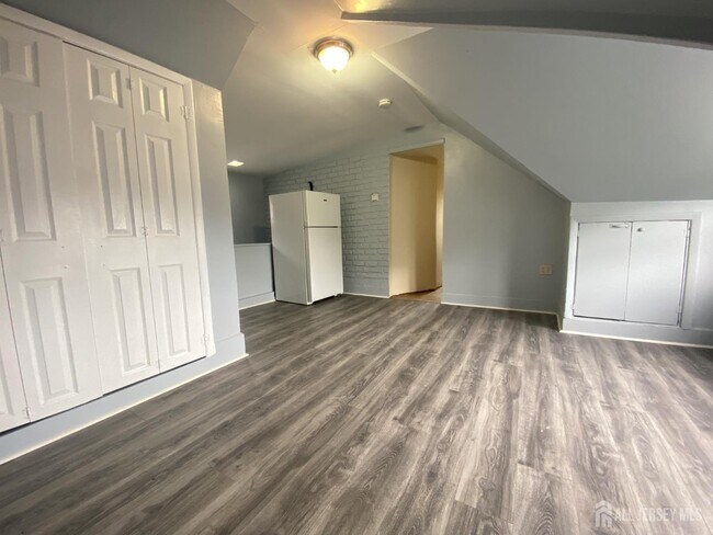 114 Joyce Kilmer Ave in New Brunswick, NJ - Building Photo - Building Photo