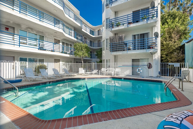 Sycamore Terrace in Los Angeles, CA - Building Photo - Building Photo