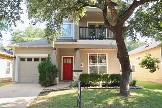 2205 Independence Dr in Austin, TX - Building Photo - Building Photo